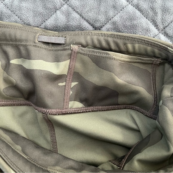 Athleta Leggings Women Small Camo Contender Tight Green Athletic Pockets P - Picture 6 of 8